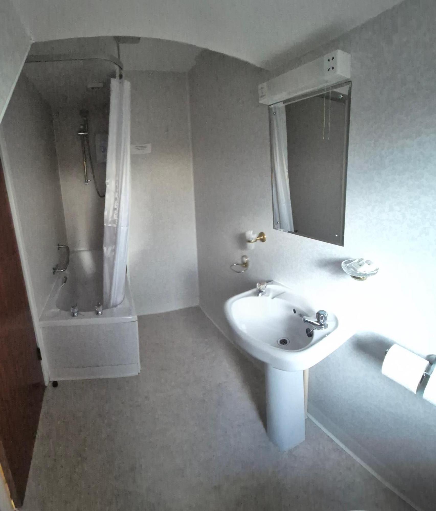 Doune Braes Hotel Breasclete Esterno foto