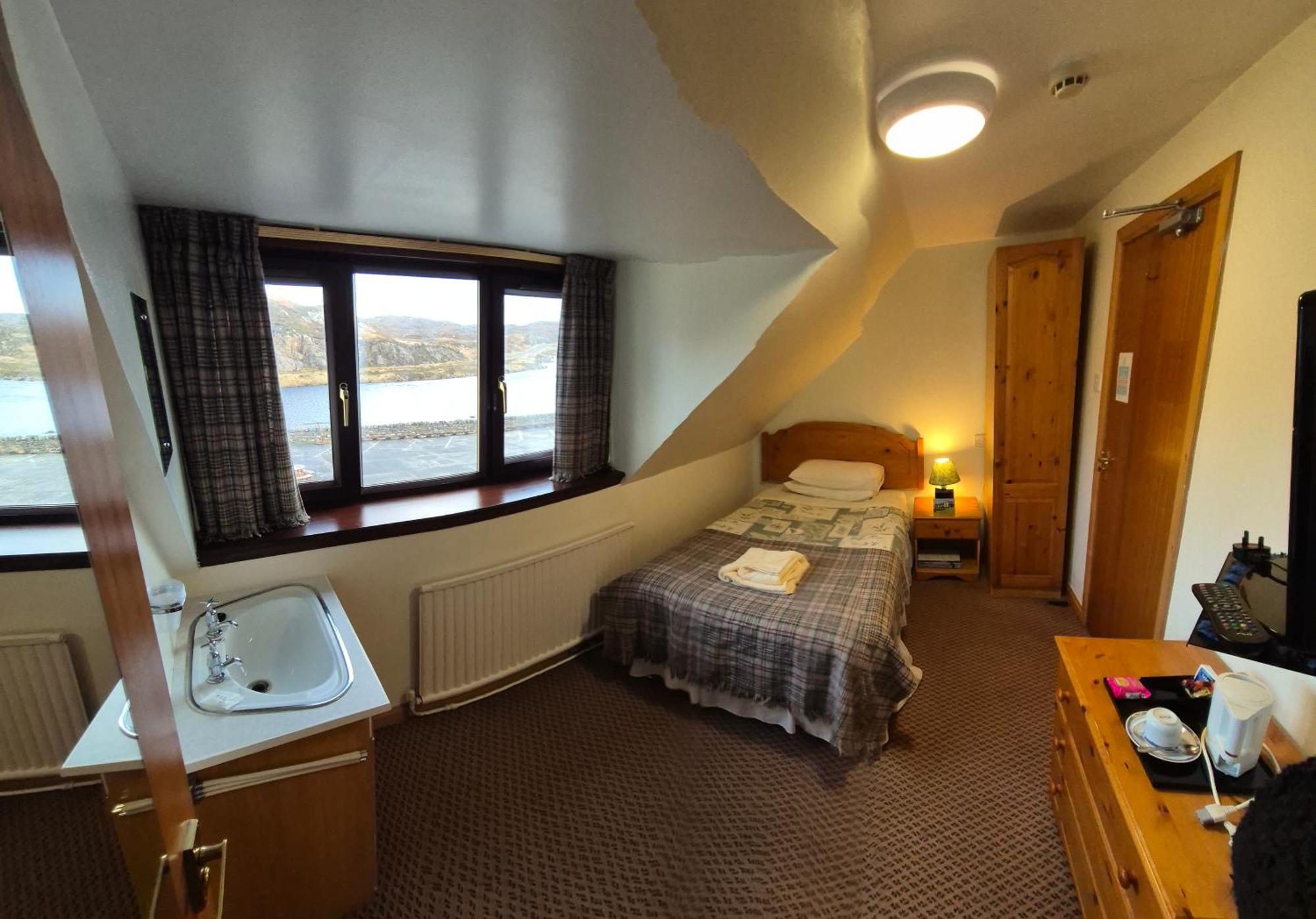 Doune Braes Hotel Breasclete Esterno foto